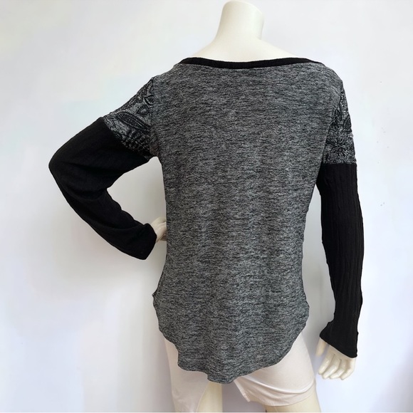 [L] STUDIO Long Sleeve Top - Picture 4 of 8